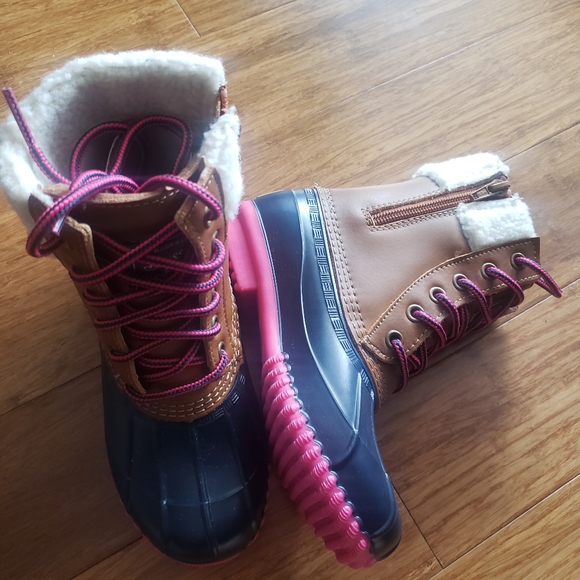 G.H Bass Girls Duck Boots - Picture 3 of 6